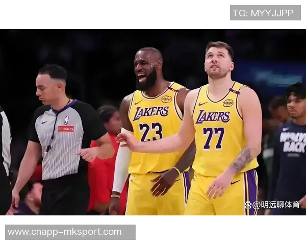 詹姆斯在大将军节目中假装受伤引发续约合同争议湖人态度成焦点 詹姆斯在大将军节目中假装受伤引发续约合同争议湖人态度成焦点