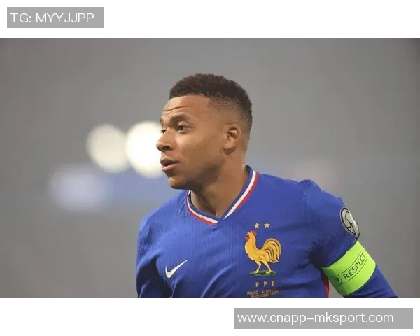 姆巴佩突入禁区遭对方侵犯却未获裁判判罚引发争议